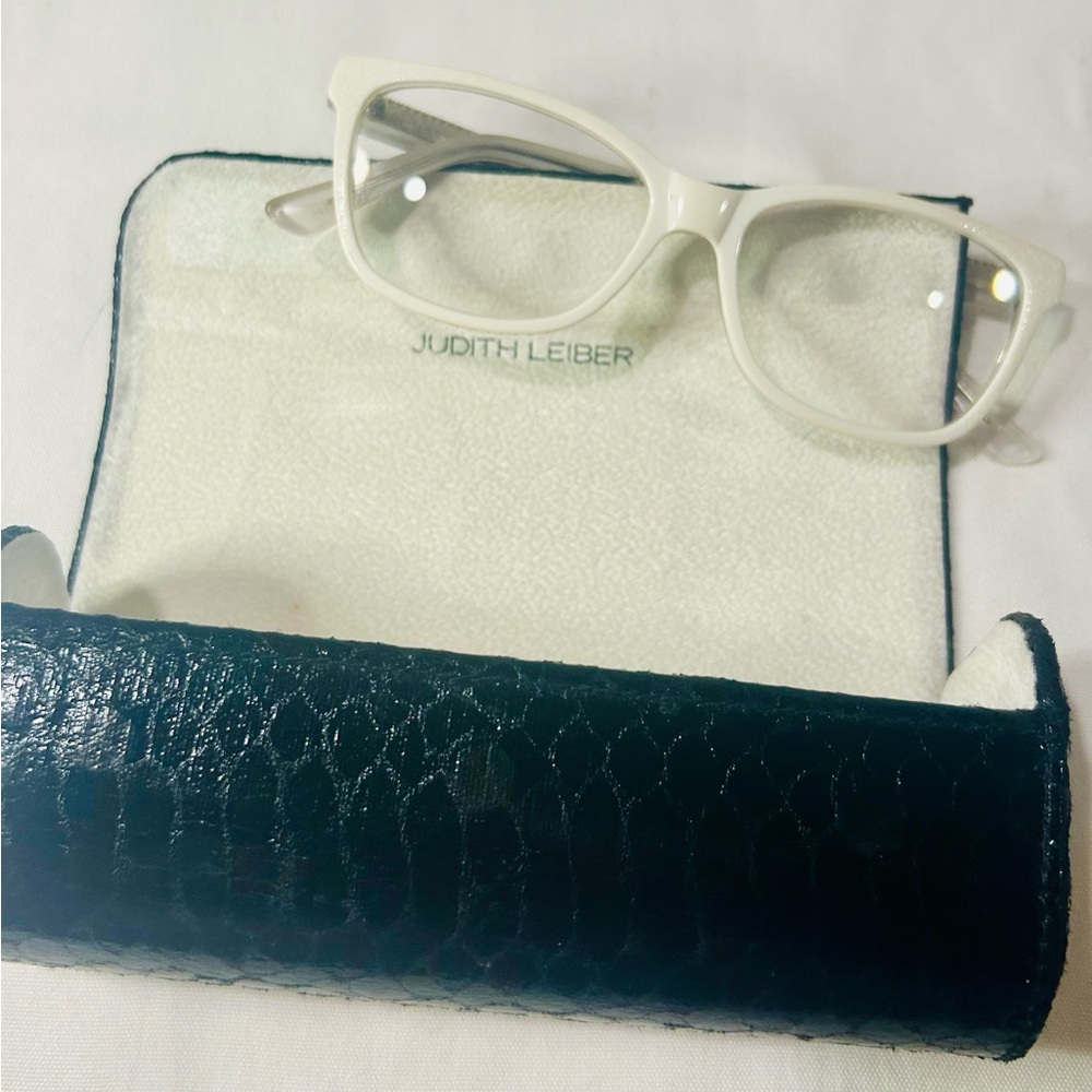 Judith Leiber white Reading Glasses with Black Case Made in Japan +2.00
